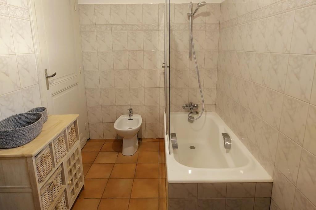 Entre Pierre Et Vigne - Charming Former Winery Farmhouse With Hot Tub & Swimming Pool Monestier  Exterior photo